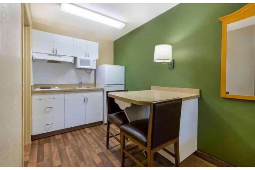 2 Full Beds | Non-Smoking, Kitchen - foto 11