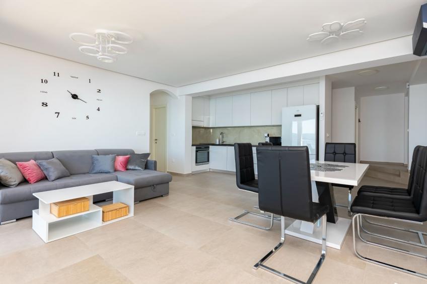 Apartments Hope (Dugi Rat) - Three-Bedroom Apartment with Jacuzzi  (Stanko) - foto 4