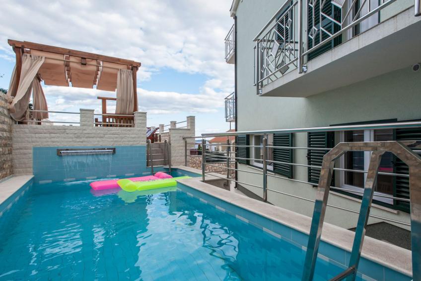 Villa "Villa Katy" mit Garten, Grill und Terrasse