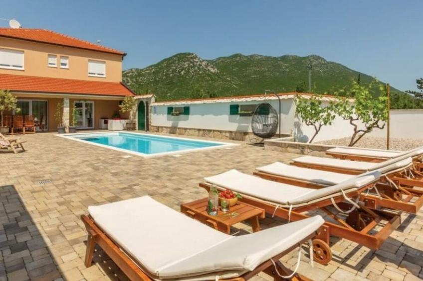 Villa Zara mit beheiztem Hydromassage-Pool