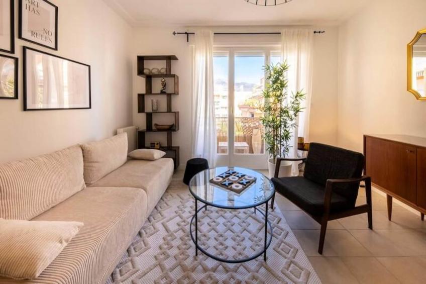 06b - Beau 2 Pièces Rénové Avec Terrasse Vue Mer - foto 9