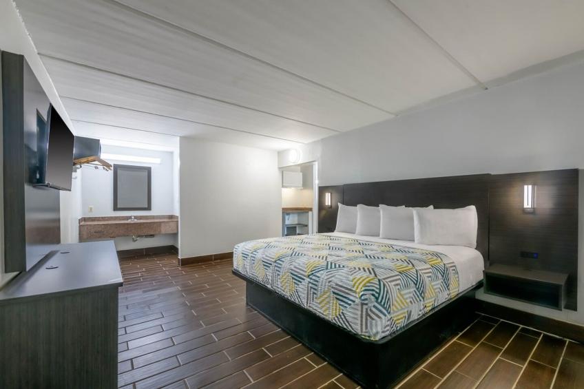 1 King Bed  Smoking Kitchen - foto 47