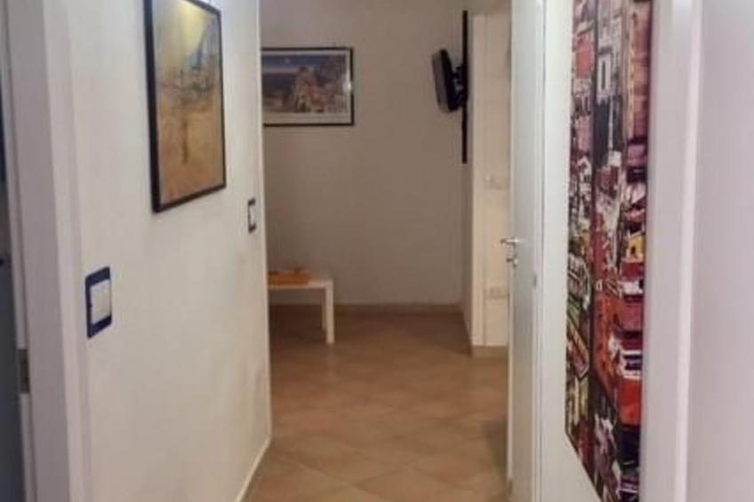 Geräumige und helle Wohnung in Mehrfamilienhaus mit Aufzug - foto 11