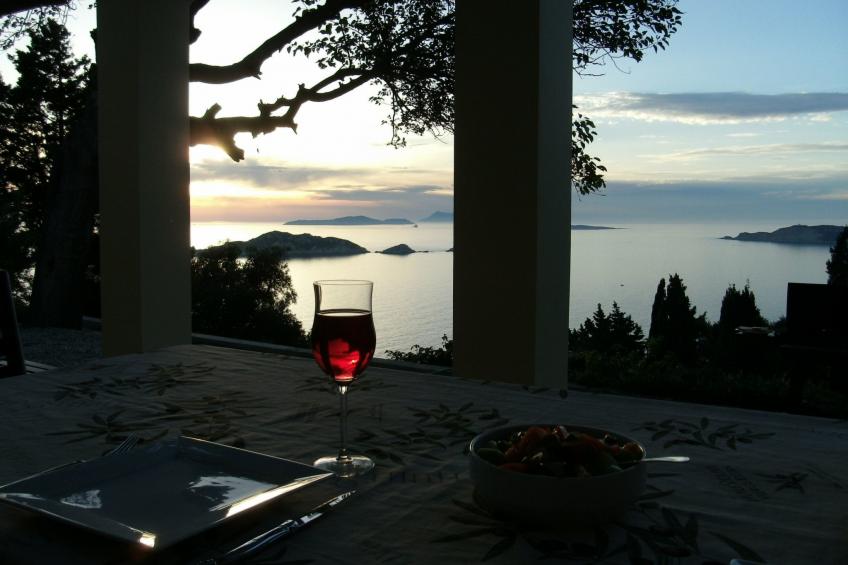 Ferienvilla mit Blick auf das Wasser - foto 13