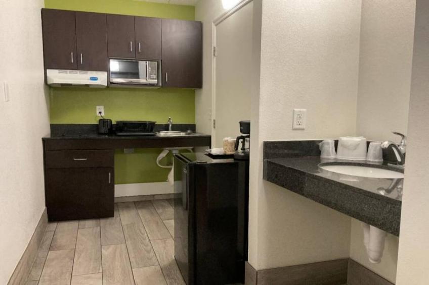 2 Full Beds  Non-Smoking Kitchen - foto 10