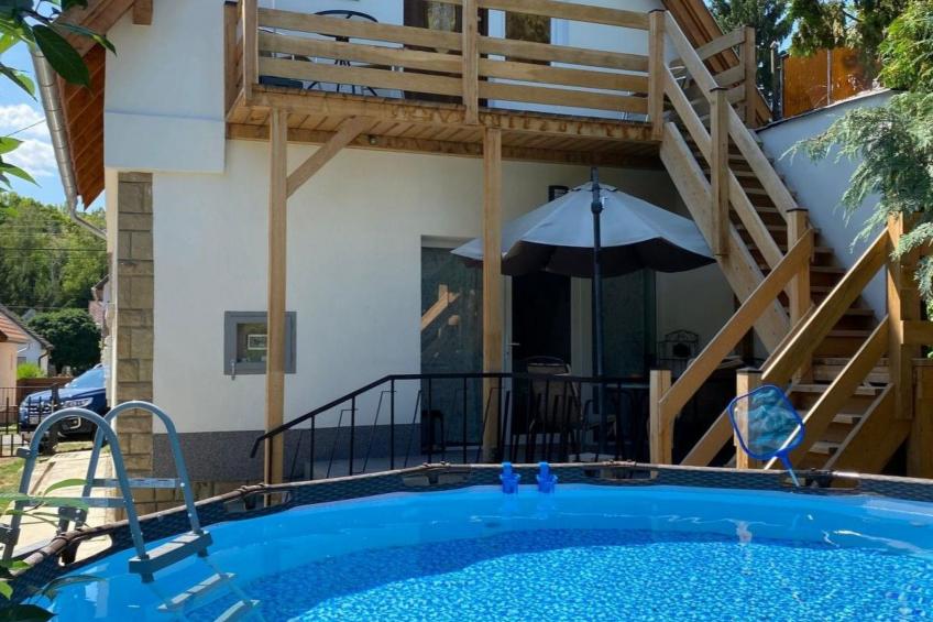 Freistehendes Ferienhaus in Dombóvár mit Terrasse und Garten