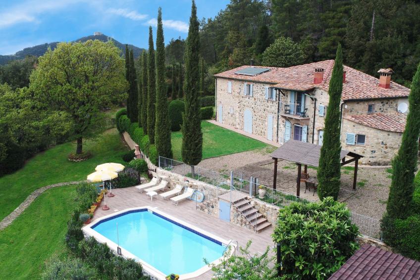 in Montecastelli Pisano mit beheiztem Whirlpool