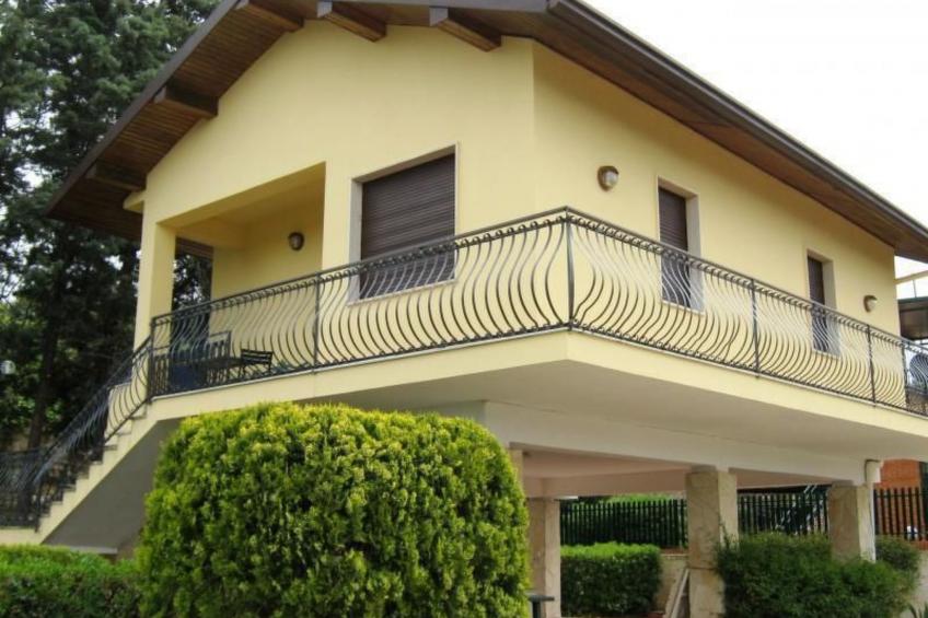 für 4 Personen 90qm Agnone Bagni