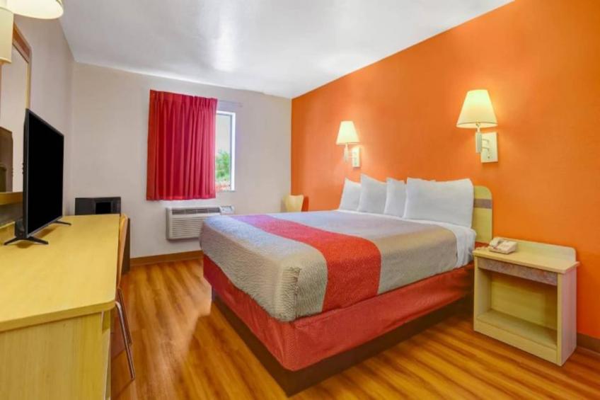 1 King Bed  Non-Smoking - foto 7