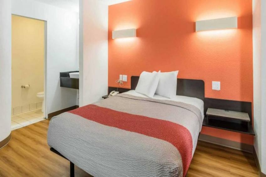 1 Queen Bed  Non-Smoking - foto 4