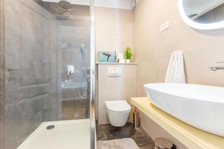 Peaceful Murvica Villa Pool, Garden, and Modern Comfort - Two Bedroom Holiday Home with Private Pool - foto 18