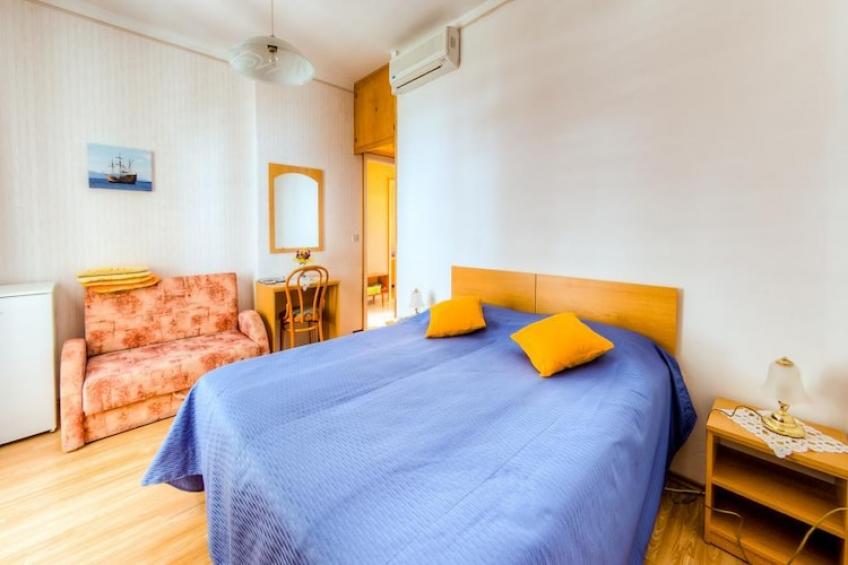 Guest House Villa Nina- Superior Triple Room with Balcony and Sea View (S2 - plava) - foto 3