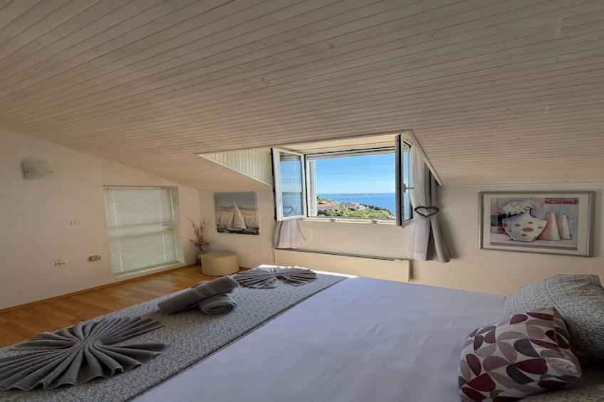 Indy's Beach Apartments -Two Bedroom Apartment with Balcony and Sea View - foto 30