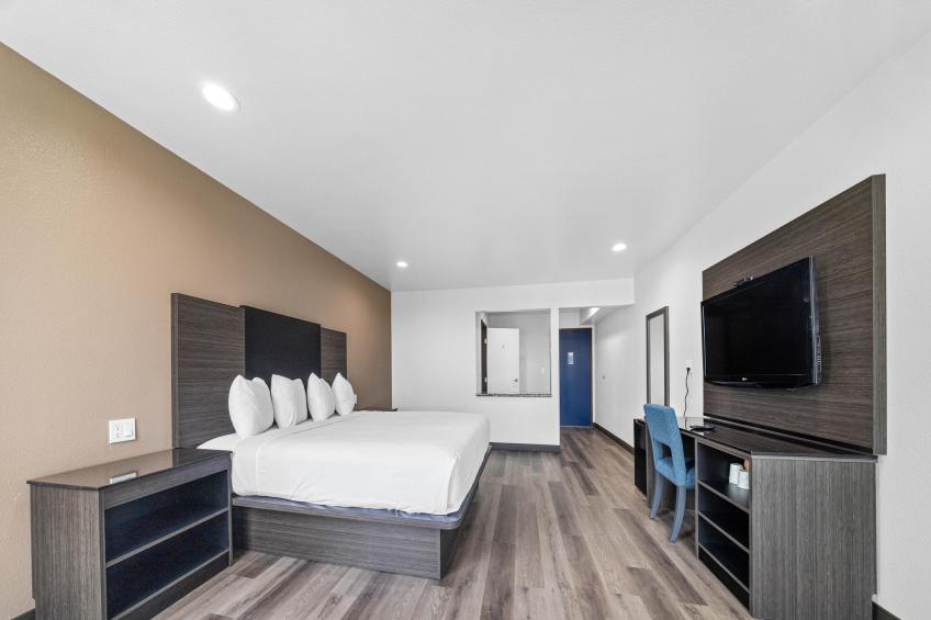 1 King Bed  Non-Smoking Mini Fridge - foto 14