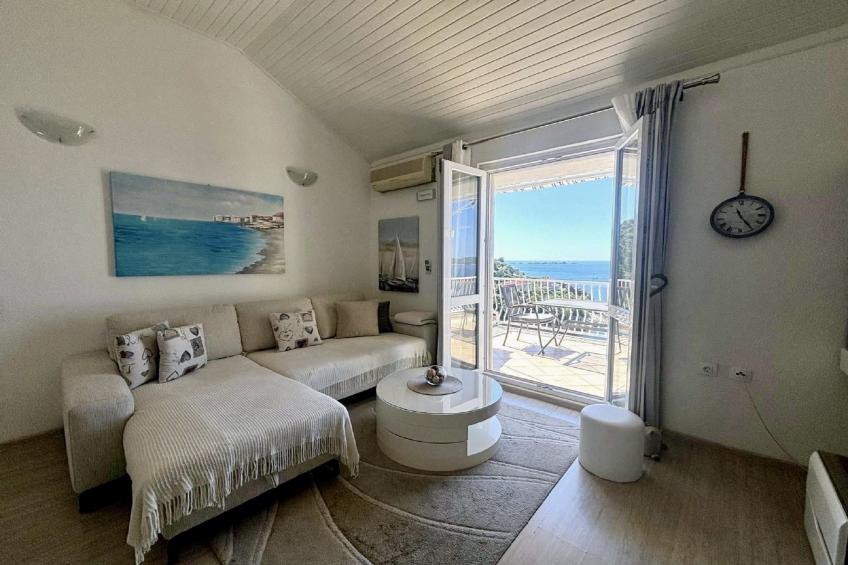 Indy's Beach Apartments -Two Bedroom Apartment with Balcony and Sea View - foto 23