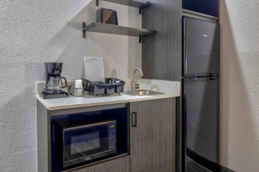 1 King Bed  Smoking Kitchen - foto 3