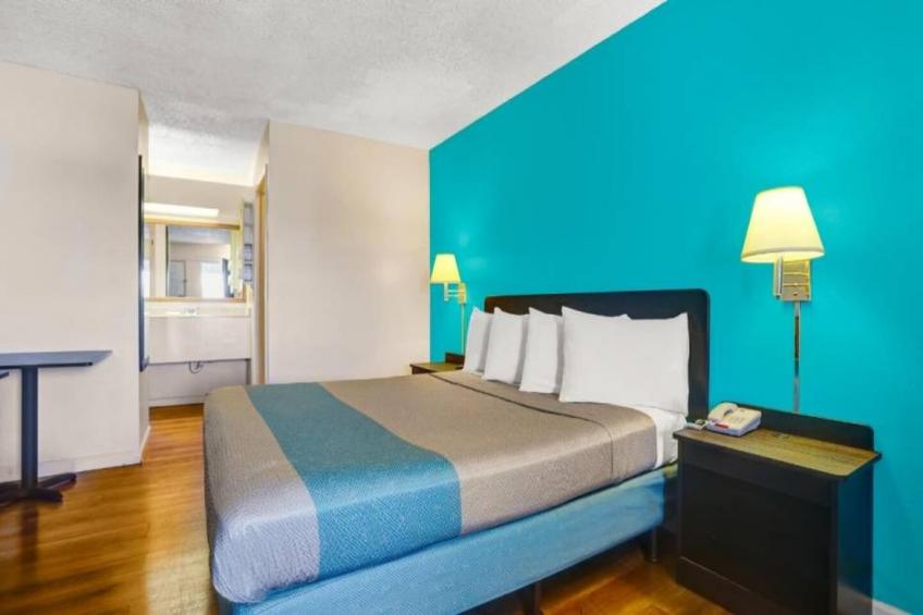 1 King Bed  Suite Non-Smoking - foto 4