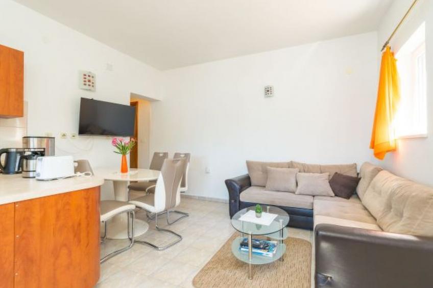 Beachfront Apartment house Hon with pool - foto 20