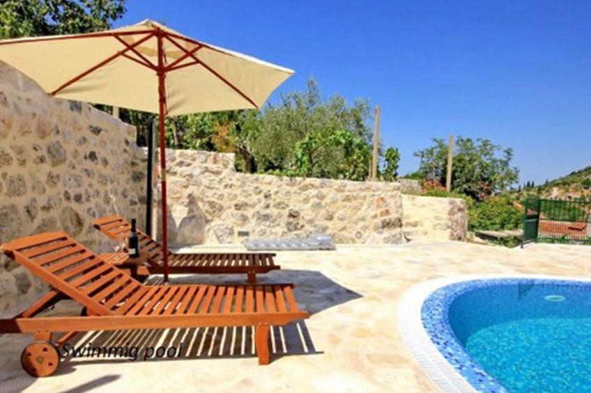 Villa mit Pool, Oslje