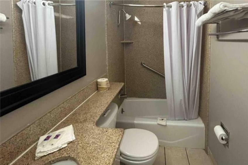 2 Queen Beds  Mobil Access Tub Nsmk Micfridg - foto 18