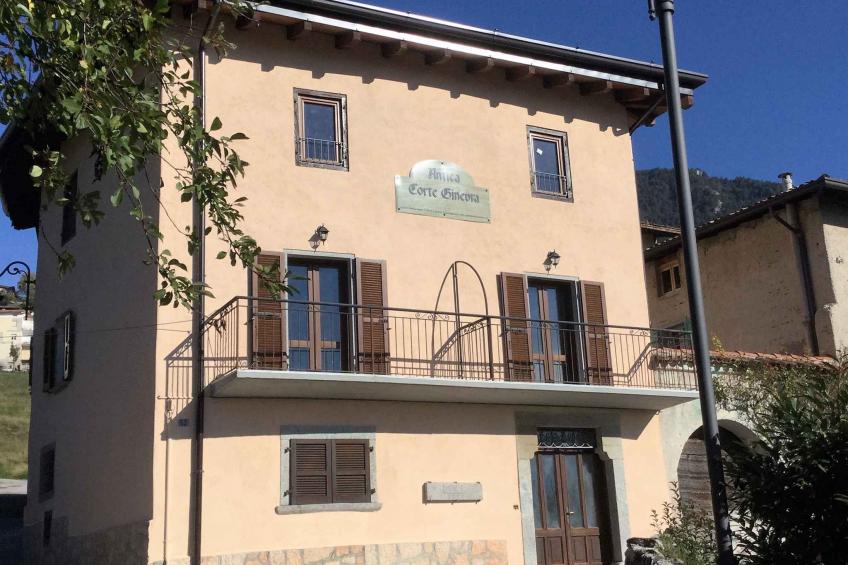 Holiday apartment with lawn for sunbathing - BF-2CJPF