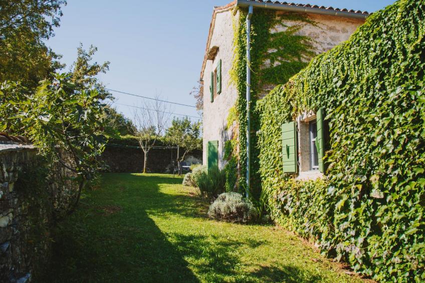 Freistehendes Ferienhaus in Karlovići mit Garten, gemeinsamem Pool und Grill - foto 45