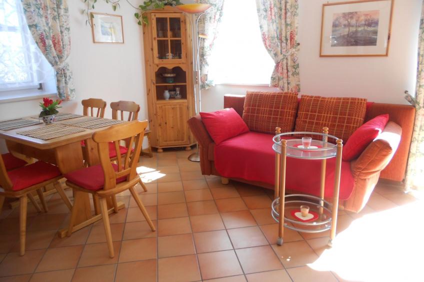 mit Gemeinschaftspool und Terrasse