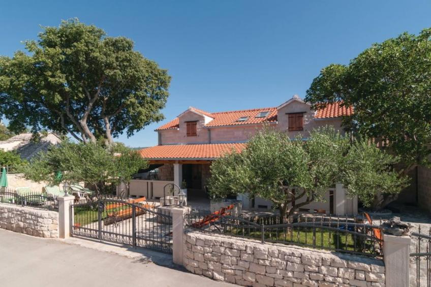 Peaceful Island Haven with Pool, BBQ & Games Area - Four Bedroom Holiday Home - foto 15