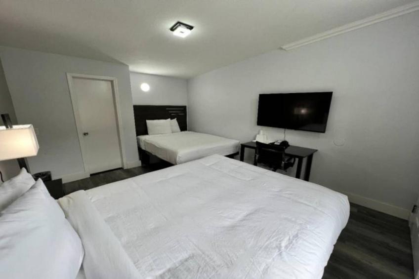 2 Queen Beds  Non-Smoking Micfridge - foto 13