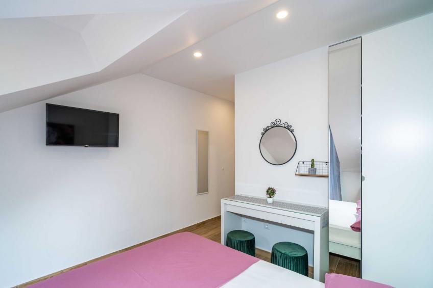 Apartment & Rooms Papa - Superior Double or Twin Room with Balcony and Partial Sea View (Soba 1) - foto 10