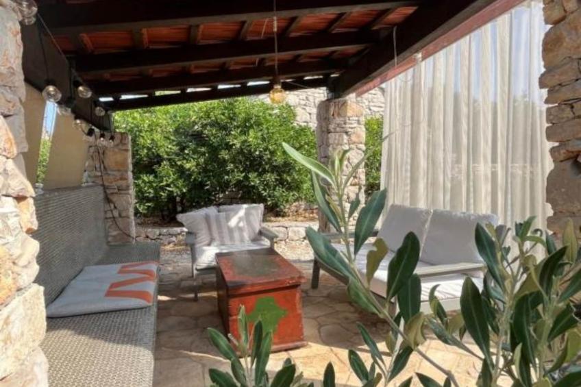 Romantic Stone House and Yard Near Stunning Beach - Two Bedroom Holiday Holiday Home  with  Patio and Terrace - foto 17