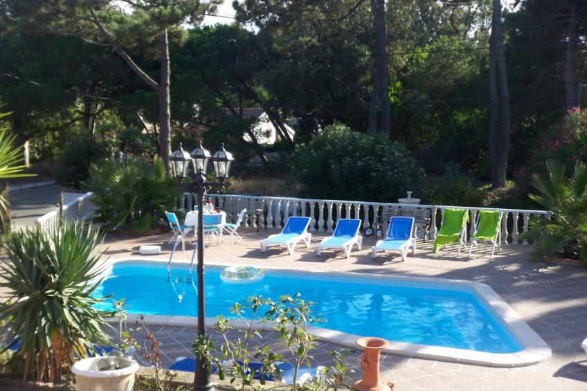 Schönes Ferienhaus in Colares mit Privatem Pool