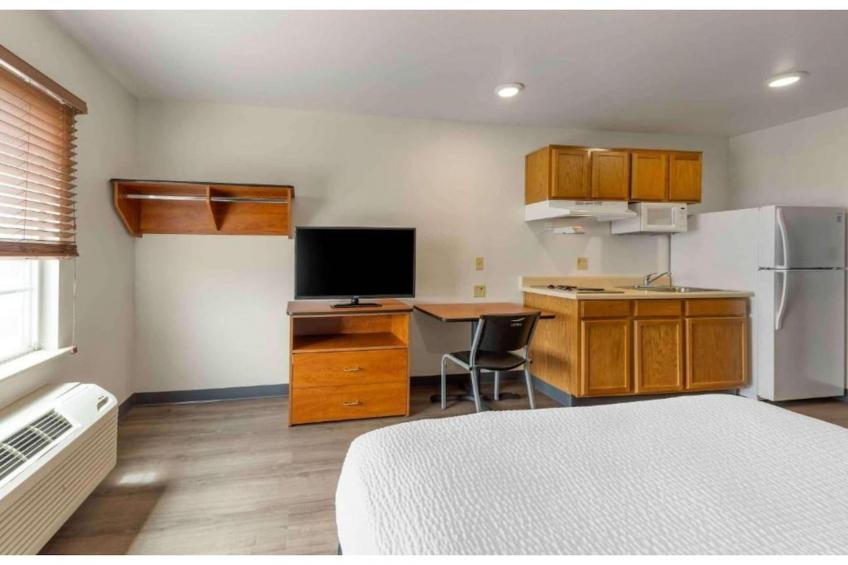 1 Full Bed | ADA\/Tub\/Non-Smoking\/Kitchen - foto 19