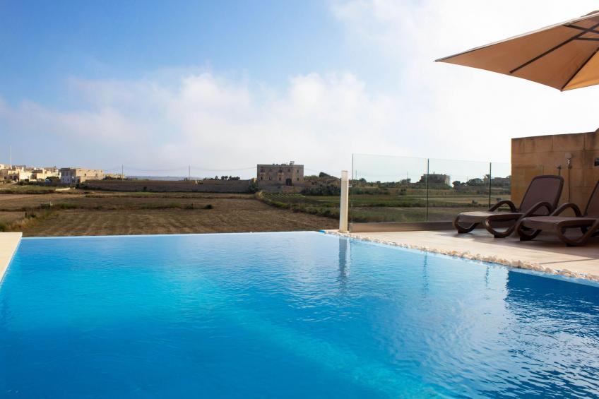 Kenn Gozitan villa and pool