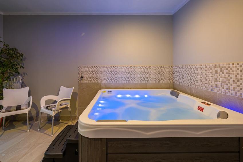 Lara 3 - Shared Pool, Sauna, Jacuzzi - foto 15
