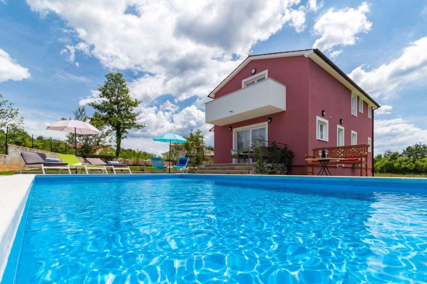Villa for max 9 people with pool and garden - BF-CMCRJ