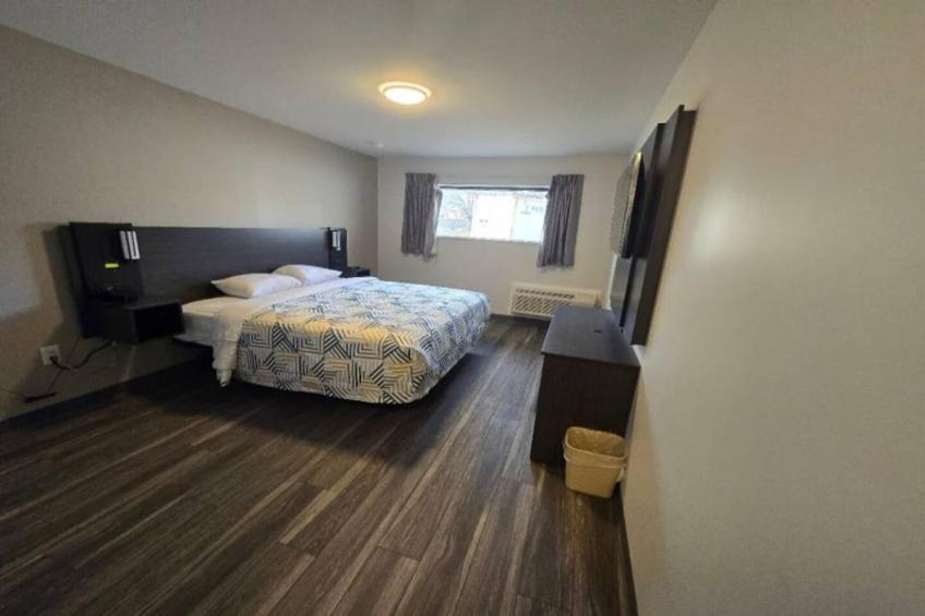 1 King Bed  Non-Smoking - foto 7