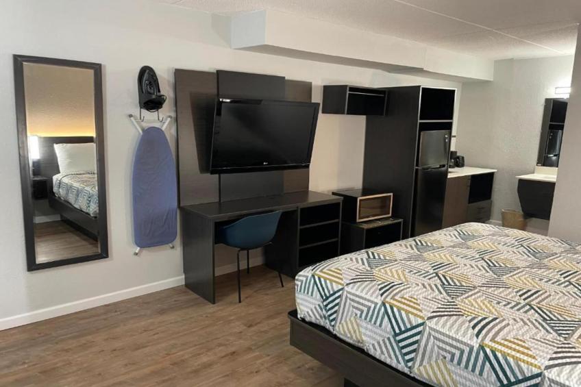 1 King Bed  Non-Smoking Kitchen - foto 7