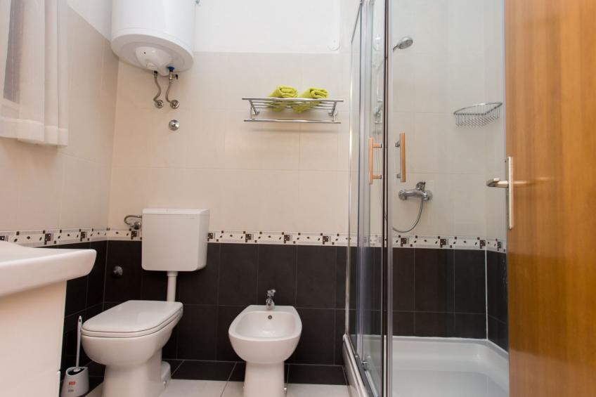 Strandnahe Ferienwohnung Jure mit großer Terrasse - foto 7