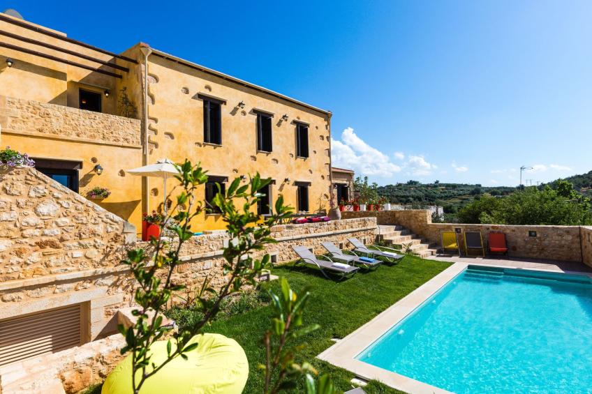 Freistehendes Ferienhaus mit großem Pool