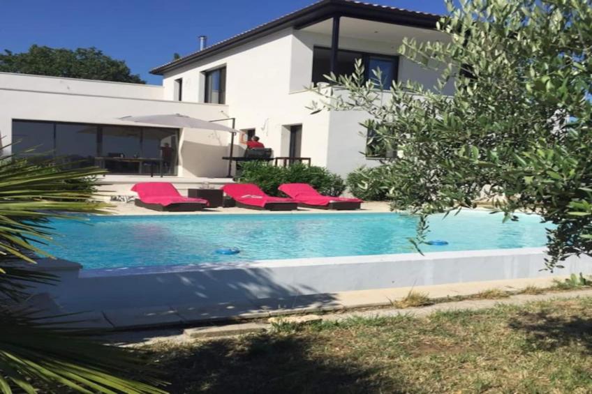 Belle maison avec piscine à débordement chauffée - foto 7