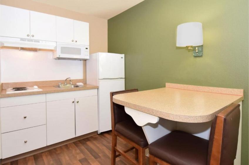 2 Queen Beds  Non-Smoking Kitchen - foto 7