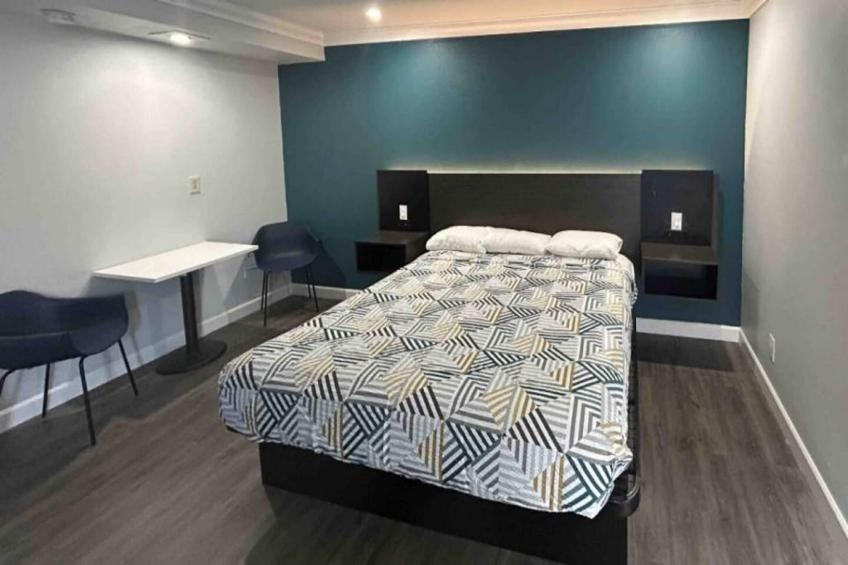 1 King Bed  Non-Smoking Micfridge - foto 2