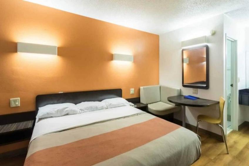 1 King Bed  Non-Smoking - foto 11