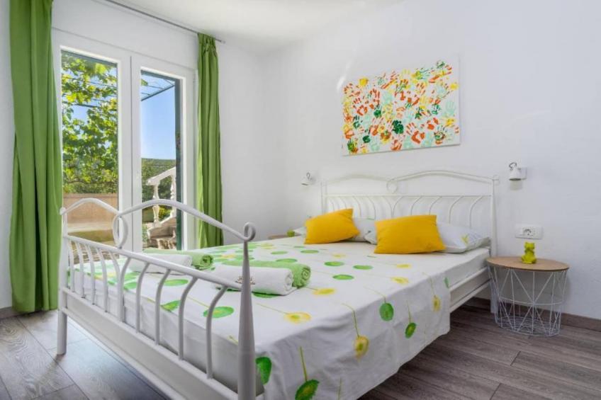 Tranquil Oasis Holiday Home Primorski Dolac with Pool - Three Bedroom Holiday Home with Pool - foto 11