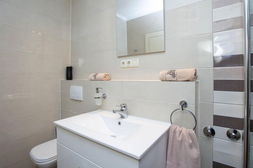 Appartement in Duće mit Großem Balkon - foto 9