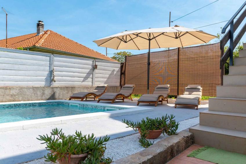 Vakantiewoning met airconditioning en zwembad - BF-C59XJ