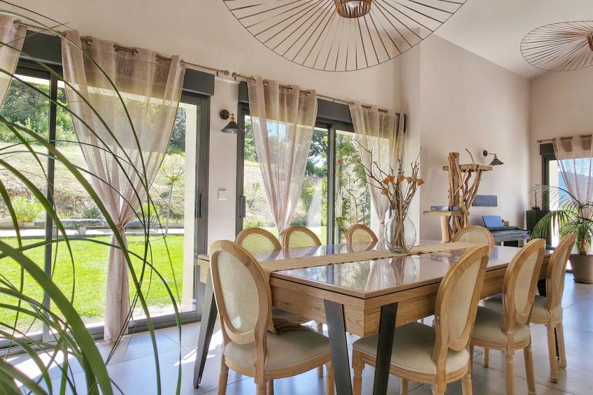 Bauernhaus aus Stein mit schöner Aussicht "Mas de Lysis".