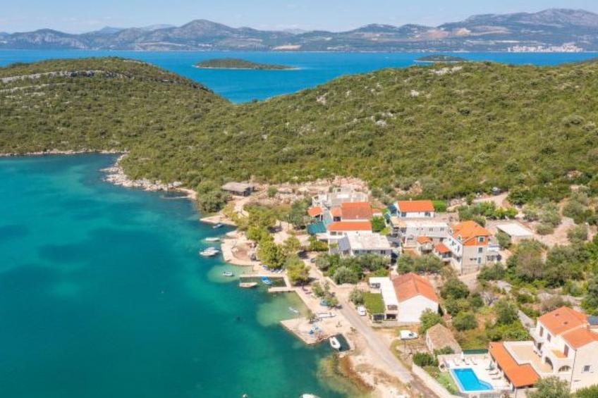 Beachfront Apartment house Hon with pool - foto 30