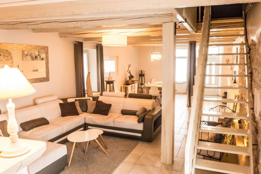 Schönes Haus in einem gemütlichen Dorf, durch das der Kanal verläuft - foto 6